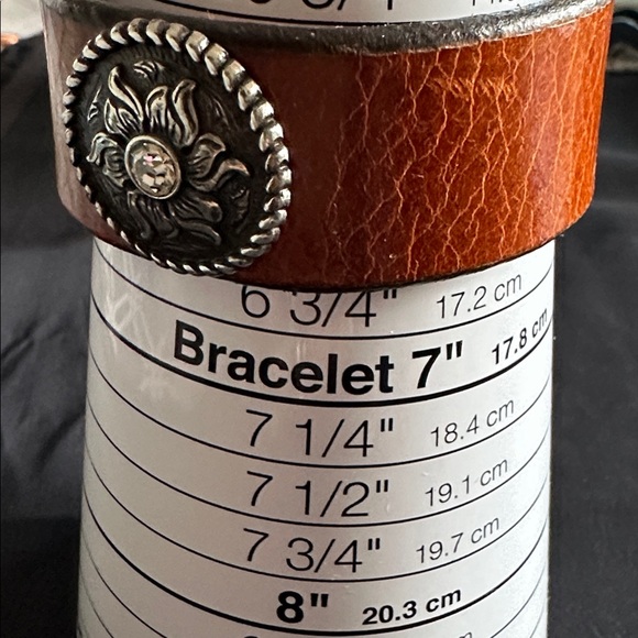 Leather EUC snap bracelet with silvertone medallion and CZ center stone - Picture 8 of 8